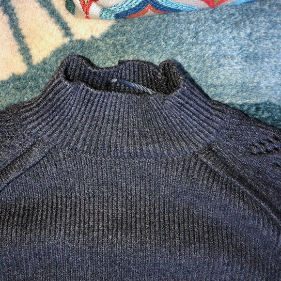ZARA Crop Sweater - Picture 6 of 9